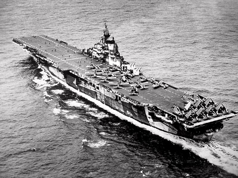 USS HORNET UNDERWAY